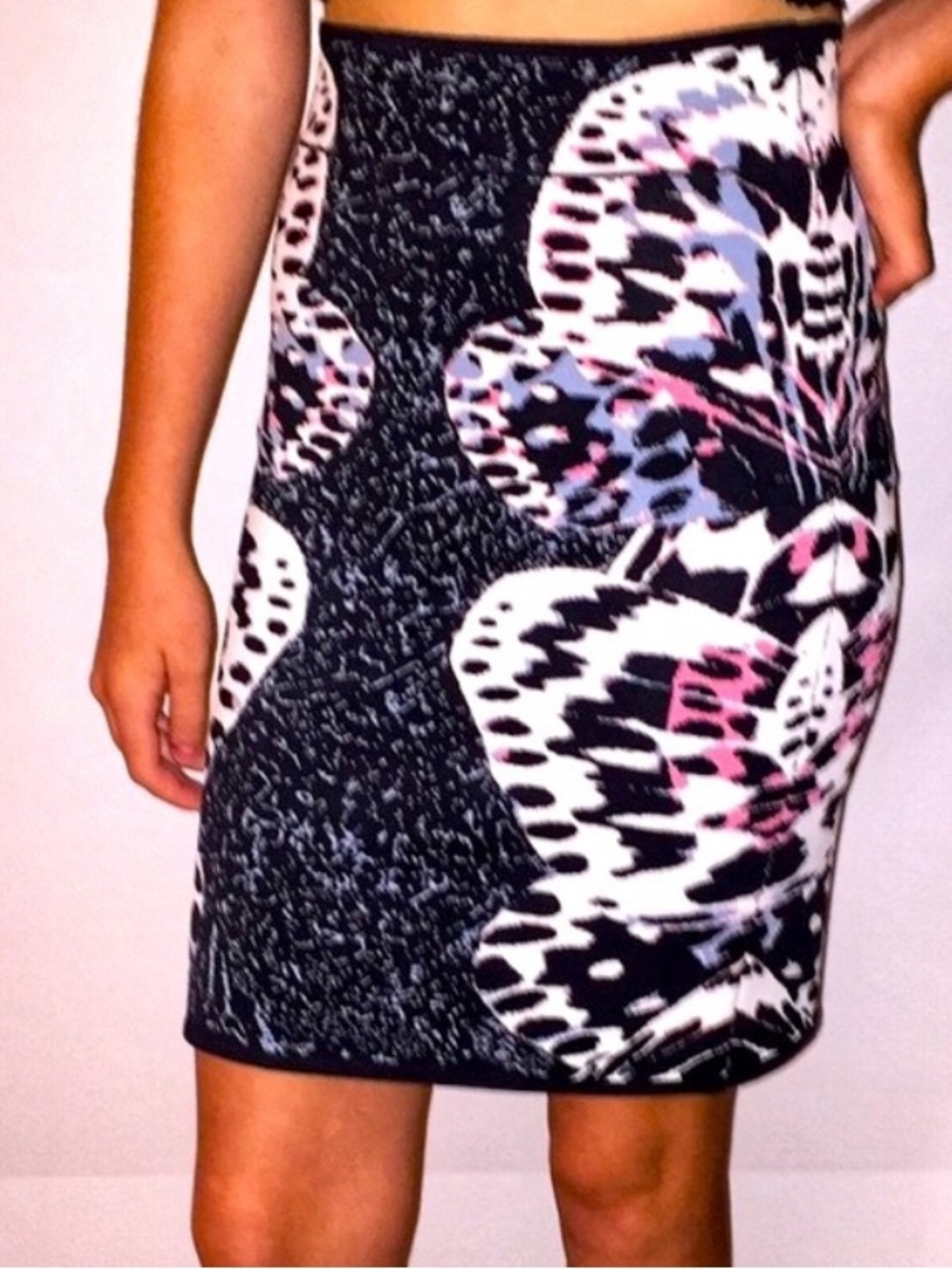 BCBGMaxAzria Black and White Abstract Pencil Skirt with Pink Accents - Picture 9 of 9